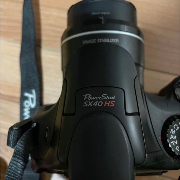 Canon power shot SX 40 HS camera with strap - Picture 6 of 7
